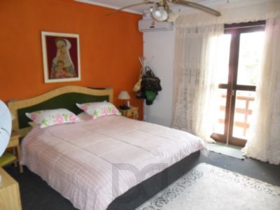 Casa para Venda - 270m², 5 dormitórios, sendo 1 suites, Guarujá — foto 8