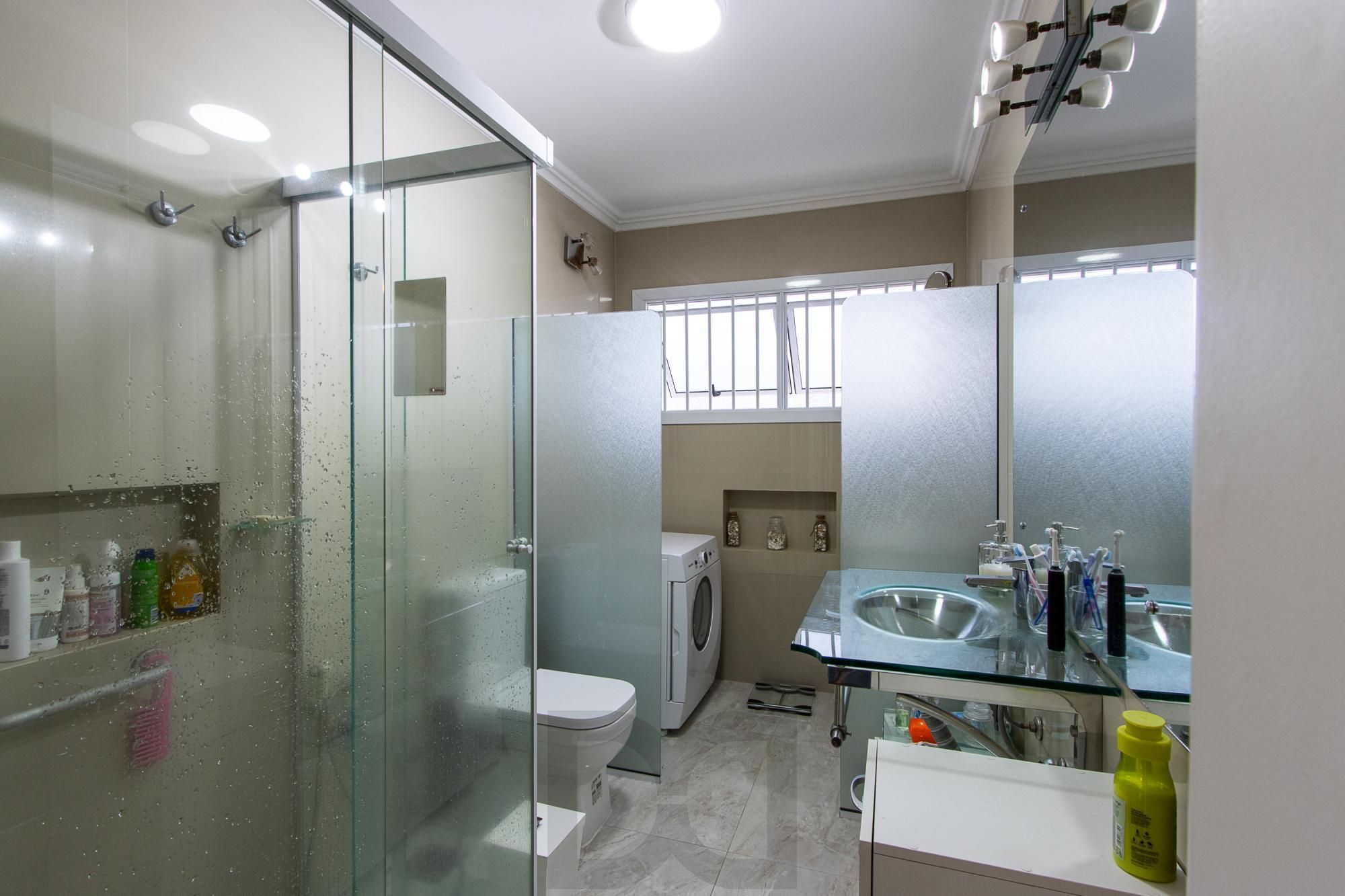 Linda casa totalmente reformada, 3 quartos (1 suite), 2 vagas cobertas - Bairro Nonoai — foto 32
