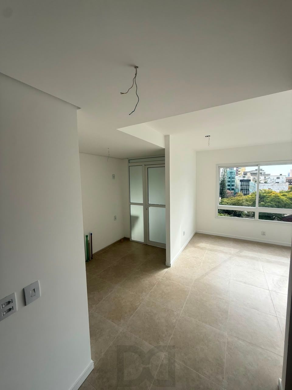 Apartamento para Venda - 69.96m², 2 dormitórios, sendo 2 suites, 1 vaga - Moinhos de Vento — foto 2