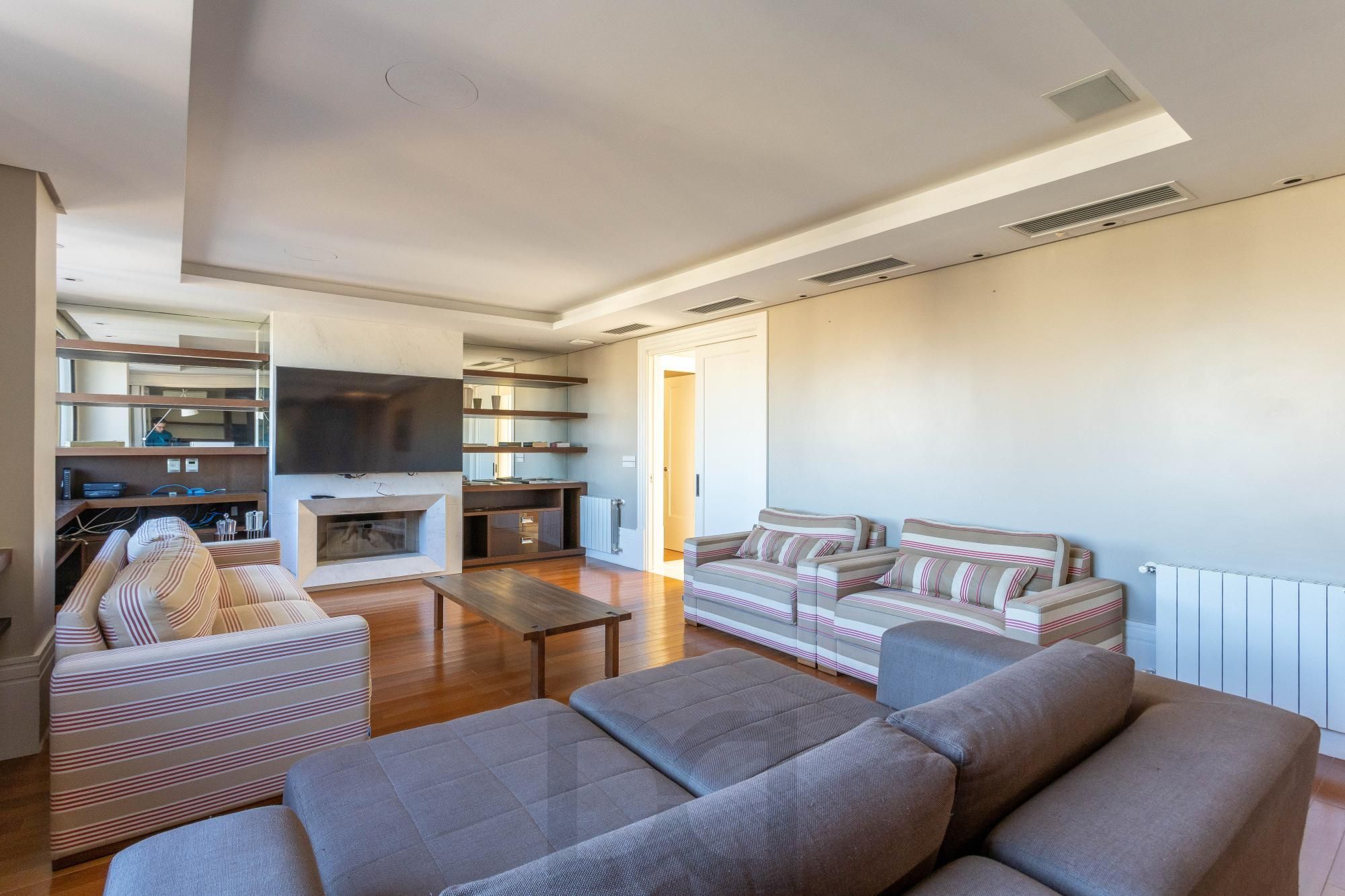 Apartamento para alugar em Mont 'Serrat com 6 quartos, 6 vagas e ótima localização — foto 39