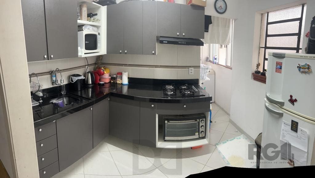 Apartamento de 2 dormitórios, living, cozinha, área de serviço e banheiro social. — foto 5