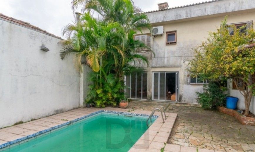 Casa de 3 quartos,1 suíte, closet, living com lareira, pátio, piscina e 2 vagas de garagem. — foto 20