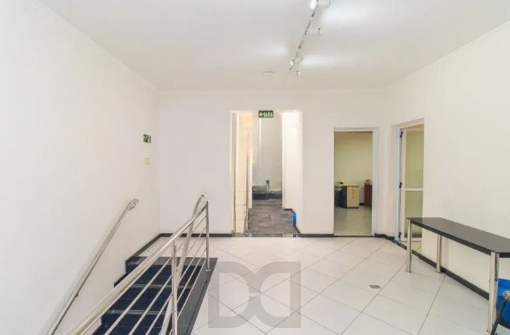 Excelente oportunidade para empresas e investidores! Prédio comercial moderno, amplo e muito bem localizado no bairro Menino Deus, oferecendo estrutura completa para diferentes tipos de negócios. — foto 40