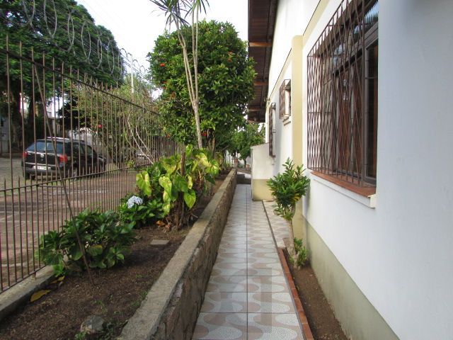 Casa térrea, com 3 dormitórios, 1 suíte, no bairro Nonoai. — foto 5