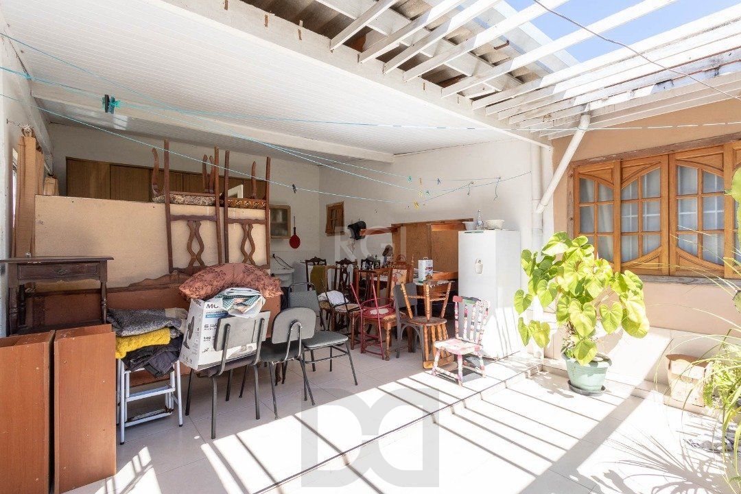 Casa para Venda - 370m², 4 dormitórios, sendo 1 suites, 6 vagas - Lomba do Pinheiro — foto 15