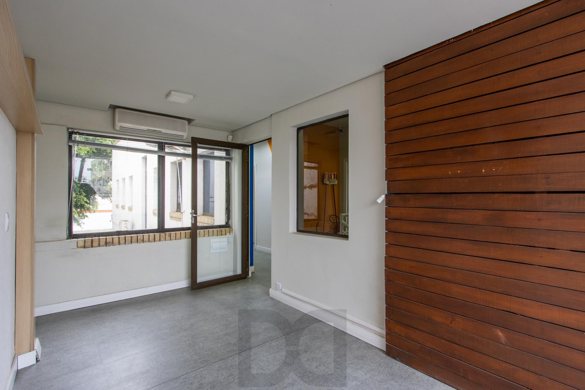 Casa Comercial 2 pisos - Excelente localização e Grande Visibilidade no Bairro Menino Deus - Ideal p/ Clínicas, escolas ou escritórios. — foto 33