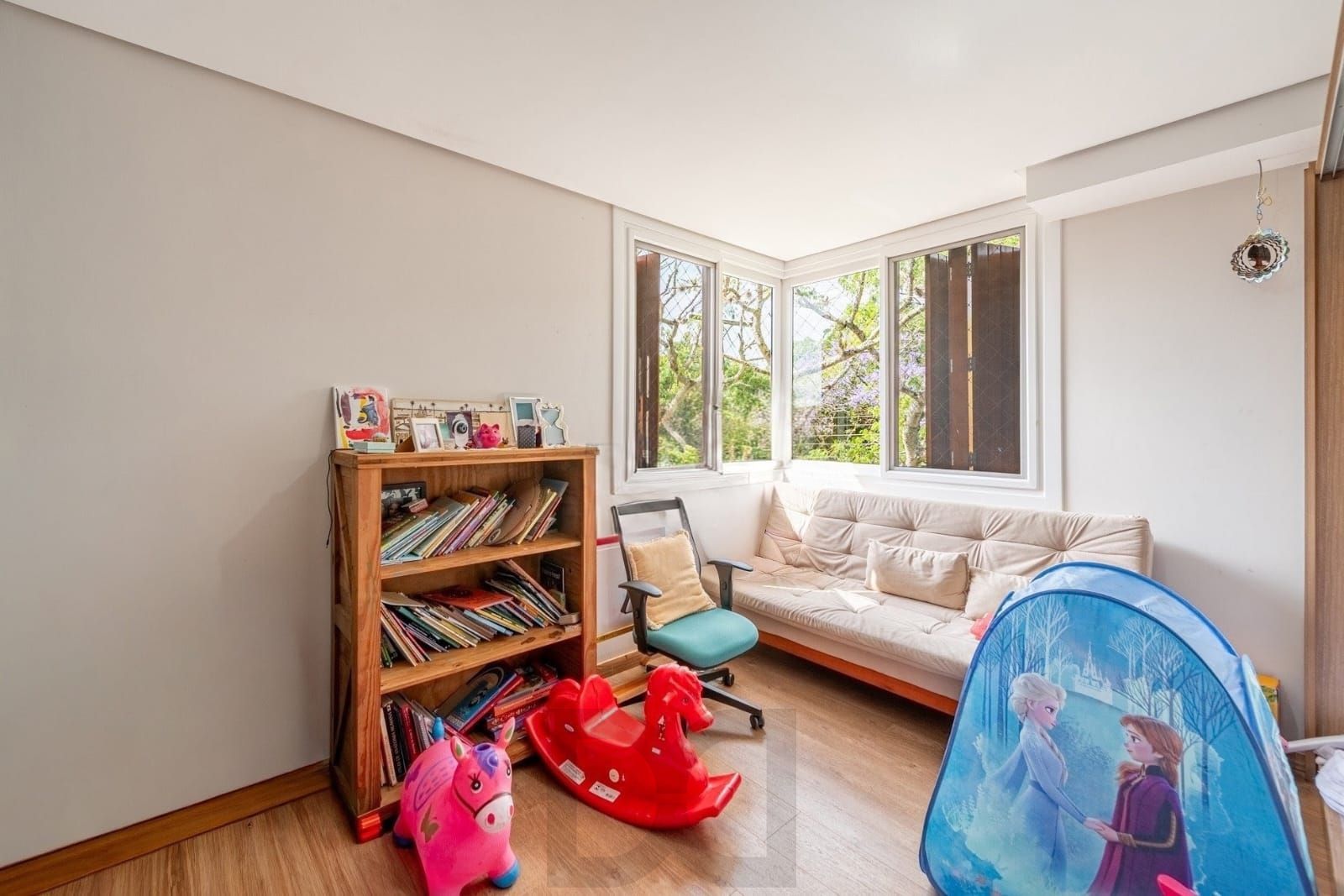 Excelente casa de 3 quartos, 1 suíte e 2 vagas no bairro Ipanema! — foto 16