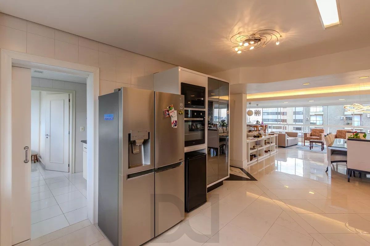Apartamento com 3 dormitórios, 2 vagas e 231.61m² - Bairro Menino Deus — foto 16