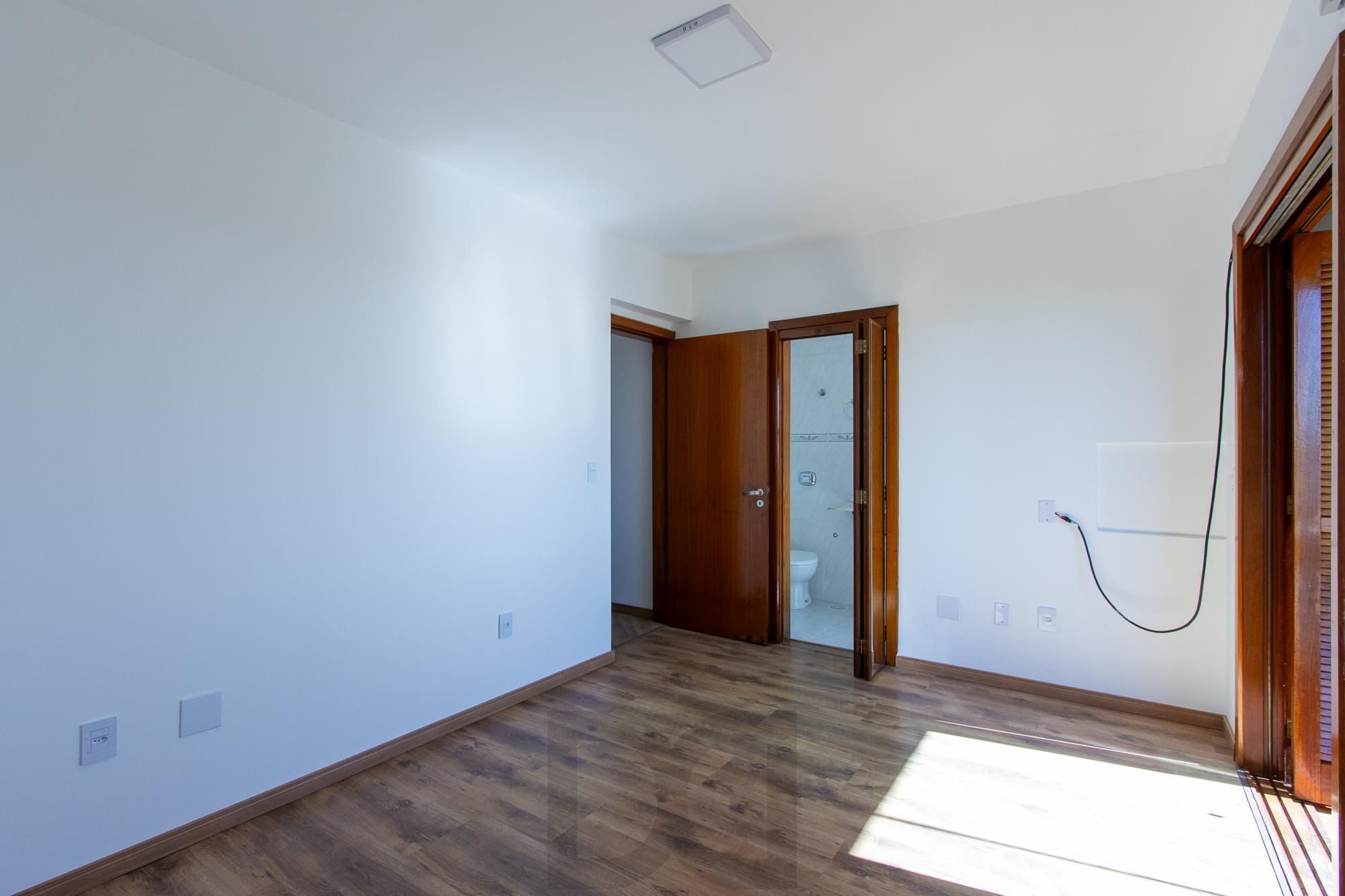 Apartamento de 2 dormitórios, 1 suíte e 2 vagas de garagem no bairro Tristeza. — foto 21