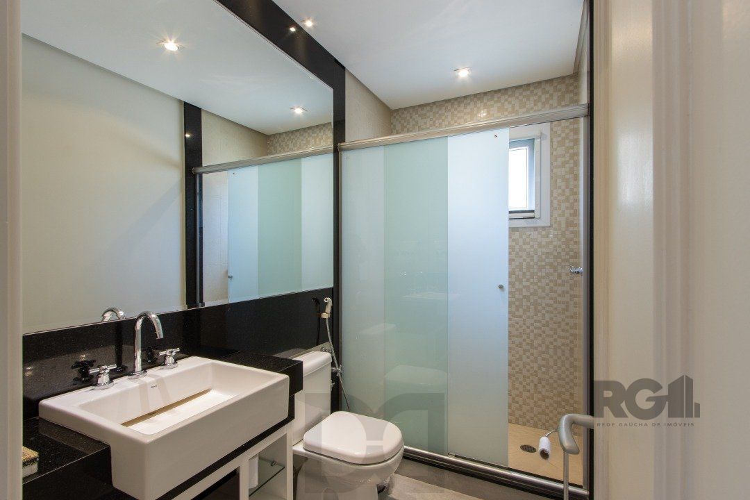 Excelente residência no Condomínio Terra Ville com aproximadamente 474,74m² privativos. — foto 7