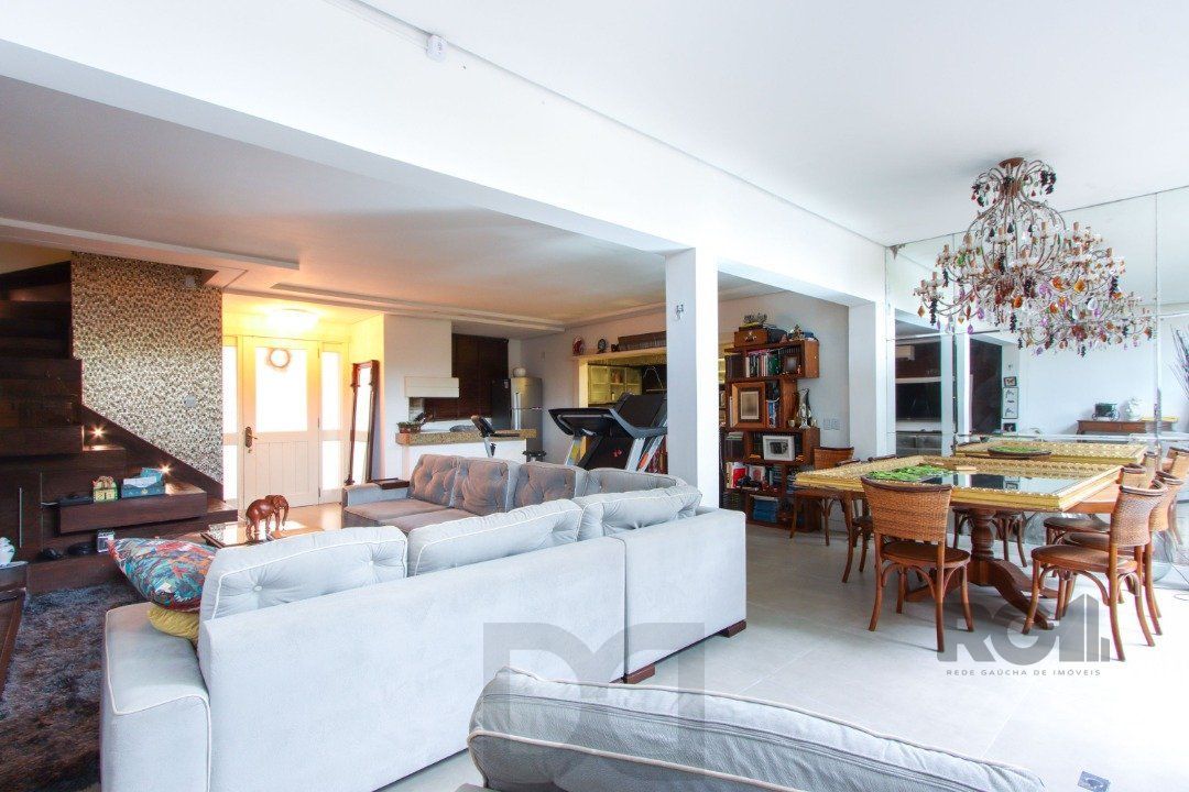 Casa com 327m² de área privativa, oferecendo 3 dormitórios, sendo 3 suítes — foto 11