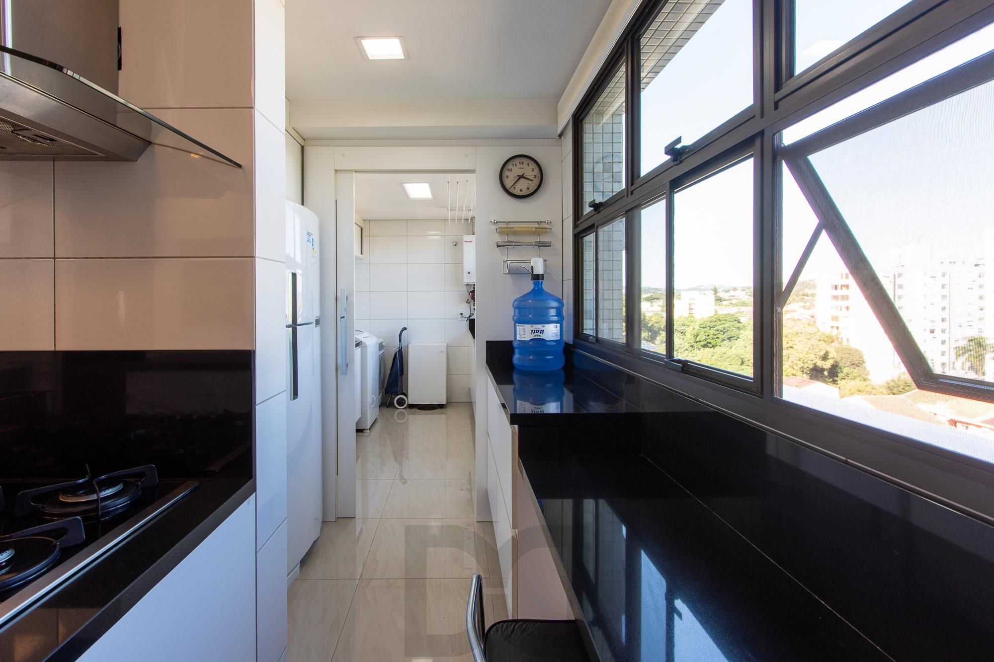 Excelente apartamento de 3 dormitórios, 1 suíte e 2 vagas no bairro Tristeza. — foto 36