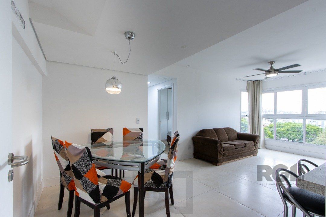 Apartamento para Venda - 71m², 2 dormitórios, sendo 1 suites, 2 vagas - Camaquã — foto 2