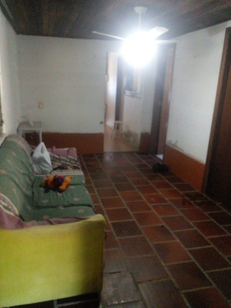 Dois quartos, 01 banheiro, 01 sala de star, 01 sala de jantar, cozinha, 01 garagem para três carros com churrasqueira. — foto 10