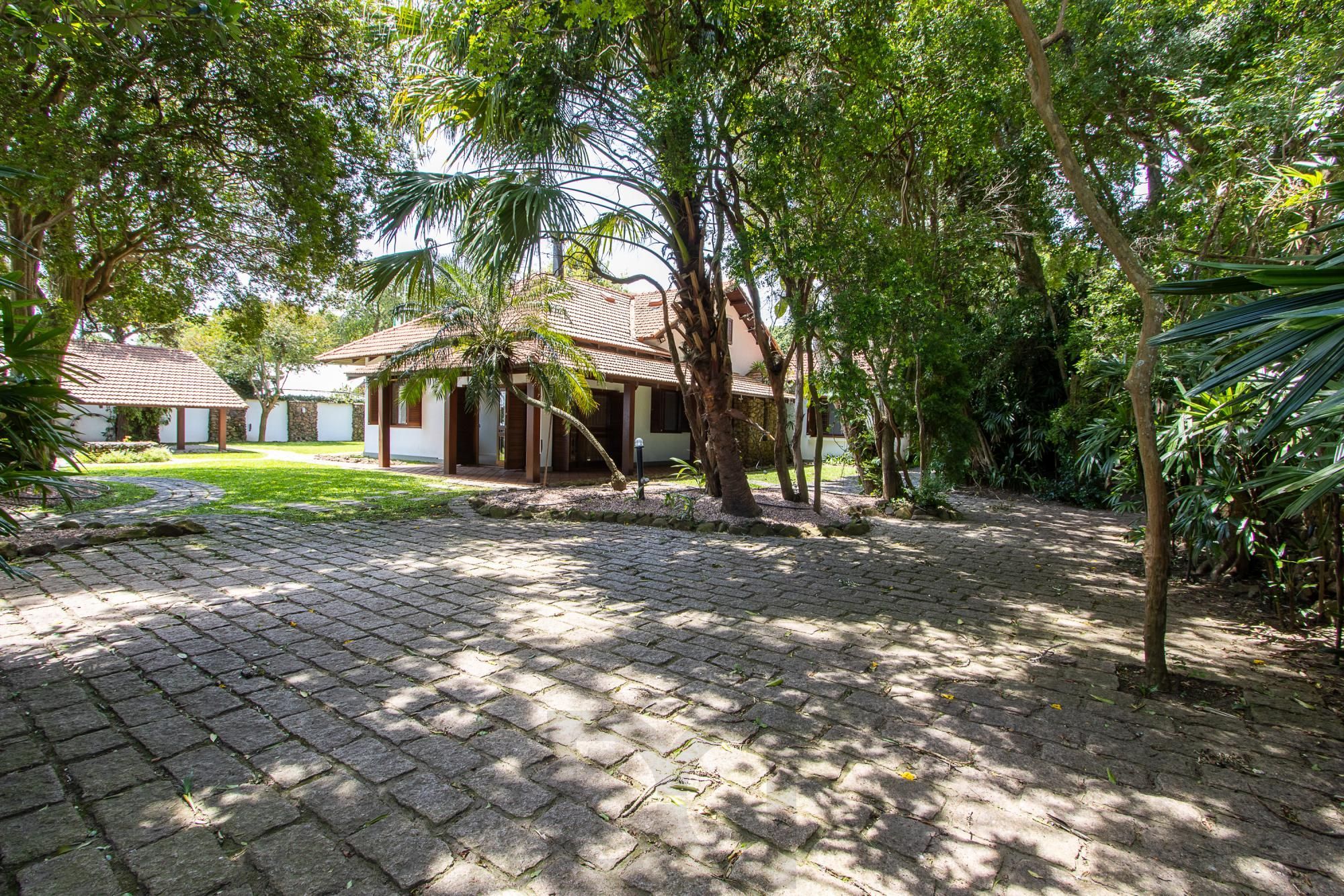Casa com 2 dormitórios 3 banheiros. lareira e churrasqueira, e com arquitetura moderna. — foto 50