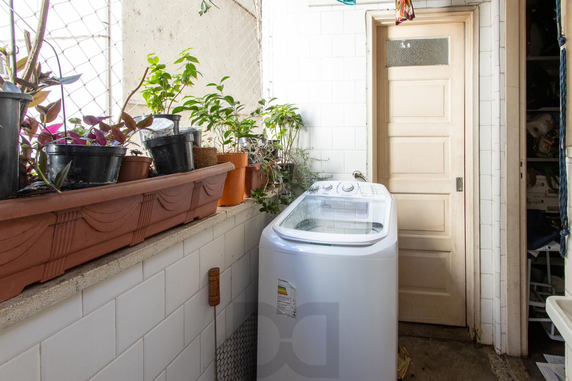 Apartamento 3 Dormitórios Ensolarado no Centro de Porto Alegre — foto 13