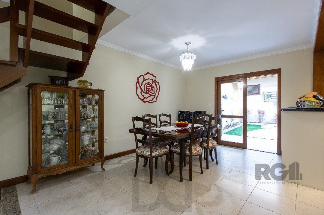 Casa para Venda - 300m², 5 dormitórios, sendo 1 suites, 4 vagas - Portal do Guarujá — foto 11