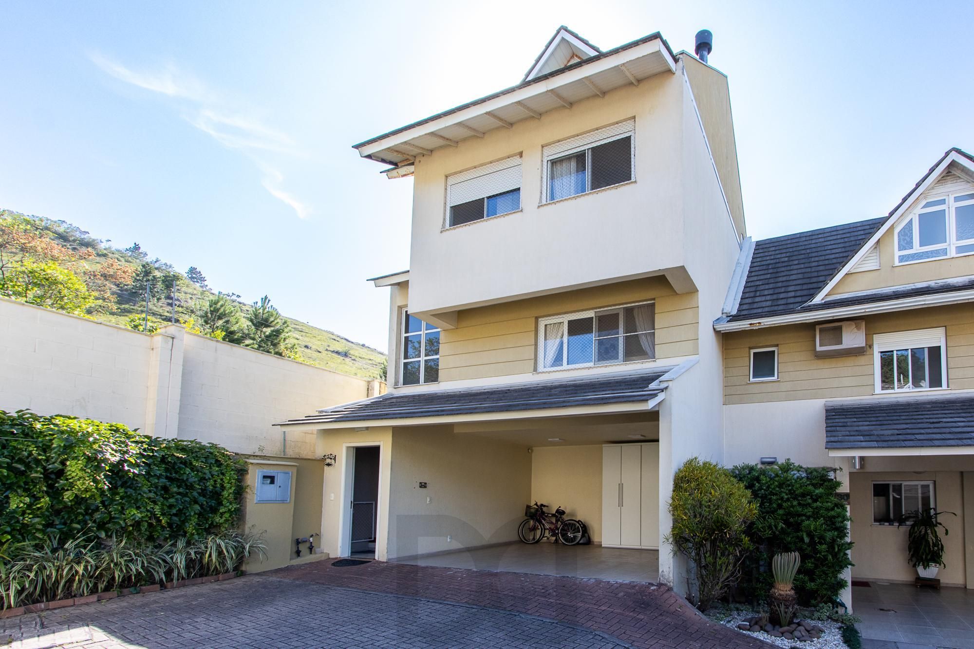 Casa condomínio | 3 dormitórios | 1 Suíte | 240,82 Privativos | 2 Vagas | Bairro Teresópolis — foto 1