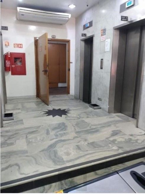 Sala desocupada c/vista p/ o Guaíba - bairro Centro — foto 11