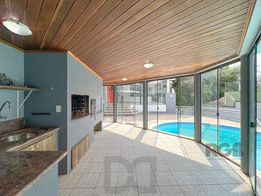 Com 4 suítes espaçosas, incluindo uma master com closet, — foto 37