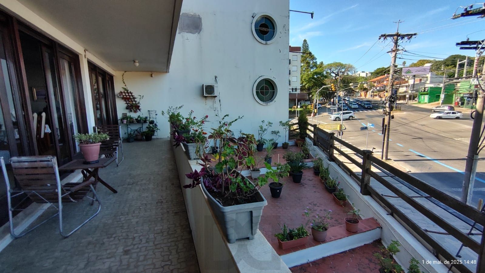 Apartamento de 4 dormitórios, 2 suítes, sacada, living para 2 ambientes bem amplo. — foto 5