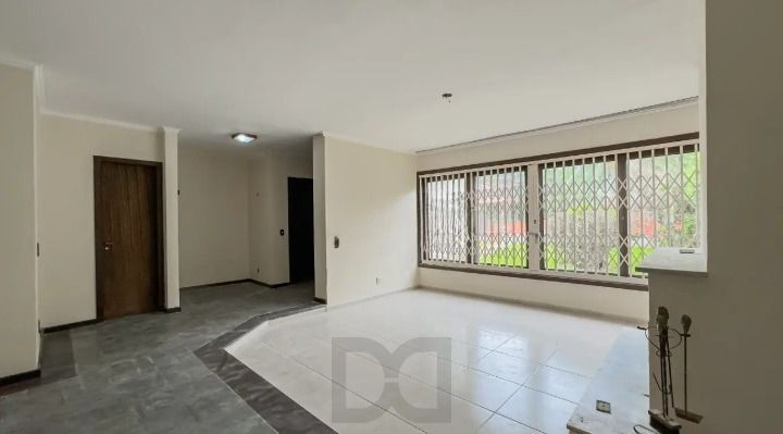 Casa de 3 dormitórios, 1 suíte e 3 vagas de garagem, bairro Ipanema. — foto 2