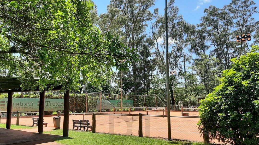Casa em condomínio com pátio, piscina, 3 suítes e 2 vagas — foto 65