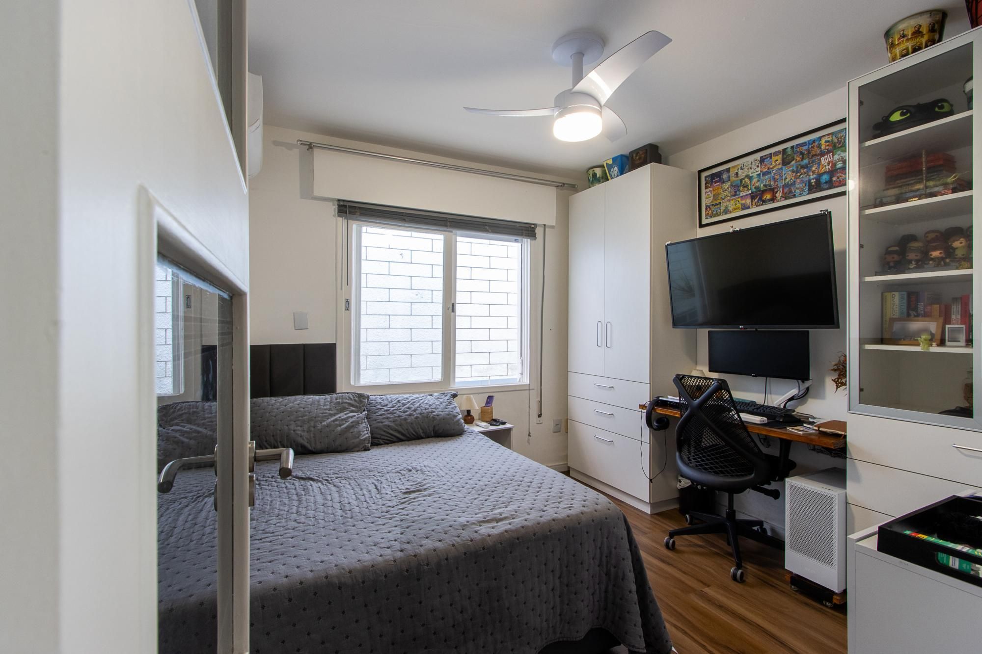Linda casa totalmente reformada, 3 quartos (1 suite), 2 vagas cobertas - Bairro Nonoai — foto 27