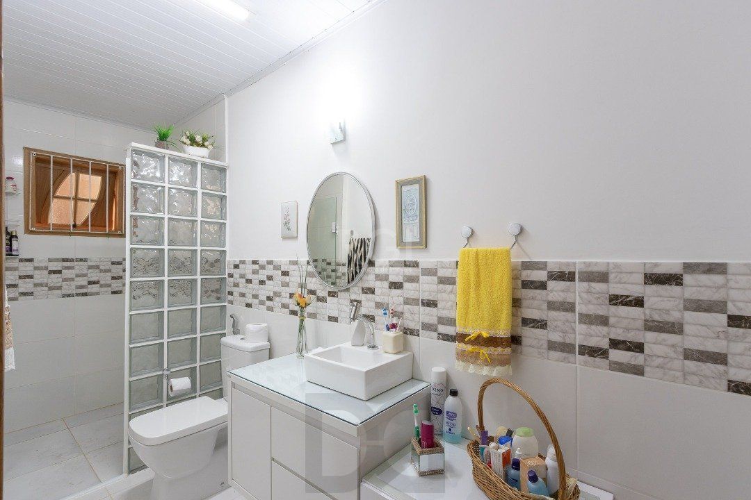 Casa para Venda - 370m², 4 dormitórios, sendo 1 suites, 6 vagas - Lomba do Pinheiro — foto 8
