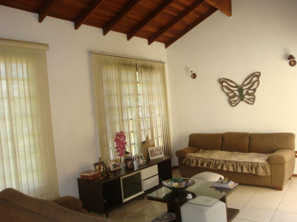 Casa para Venda - 240m², 4 dormitórios, sendo 1 suites, 4 vagas - Nonoai — foto 2