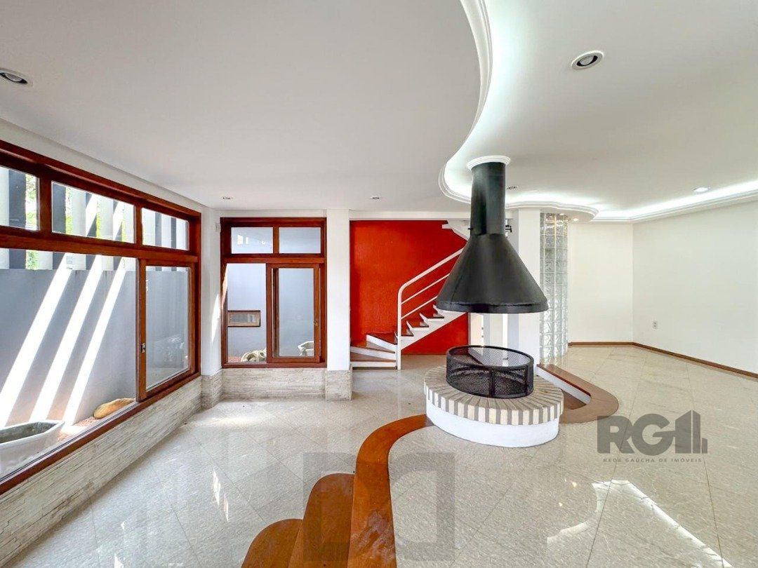 Com 4 suítes espaçosas, incluindo uma master com closet, — foto 14