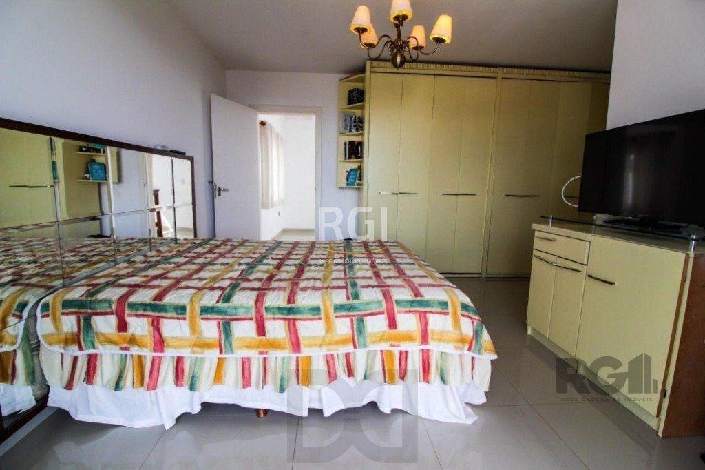 Casa para Venda - 300m², 3 dormitórios, sendo 1 suites, 4 vagas - Teresópolis — foto 17