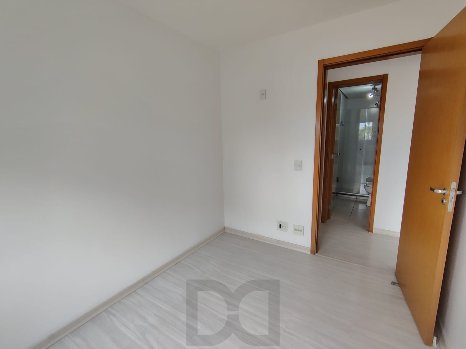 Apartamento de 2 dormitórios, living, cozinha planejada, área de serviço, banheiro social e 1 vaga de garagem escriturada. — foto 10