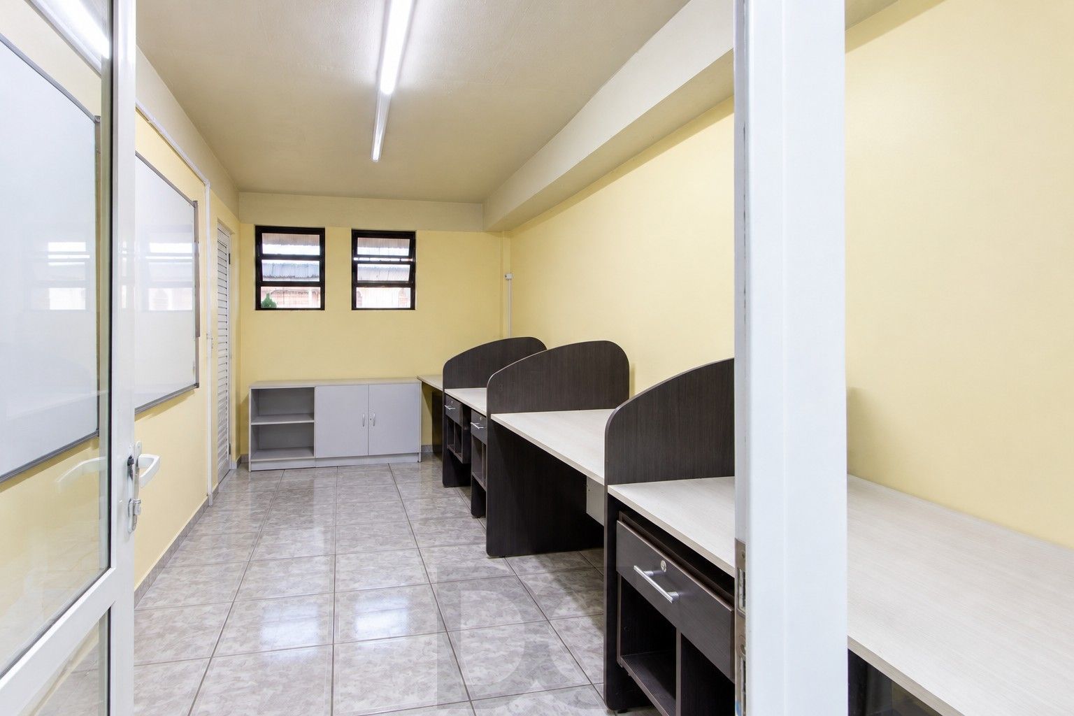 Pavilhão/Depósito , em estrutura montada com mezanino montado com escritório, cozinha, — foto 9