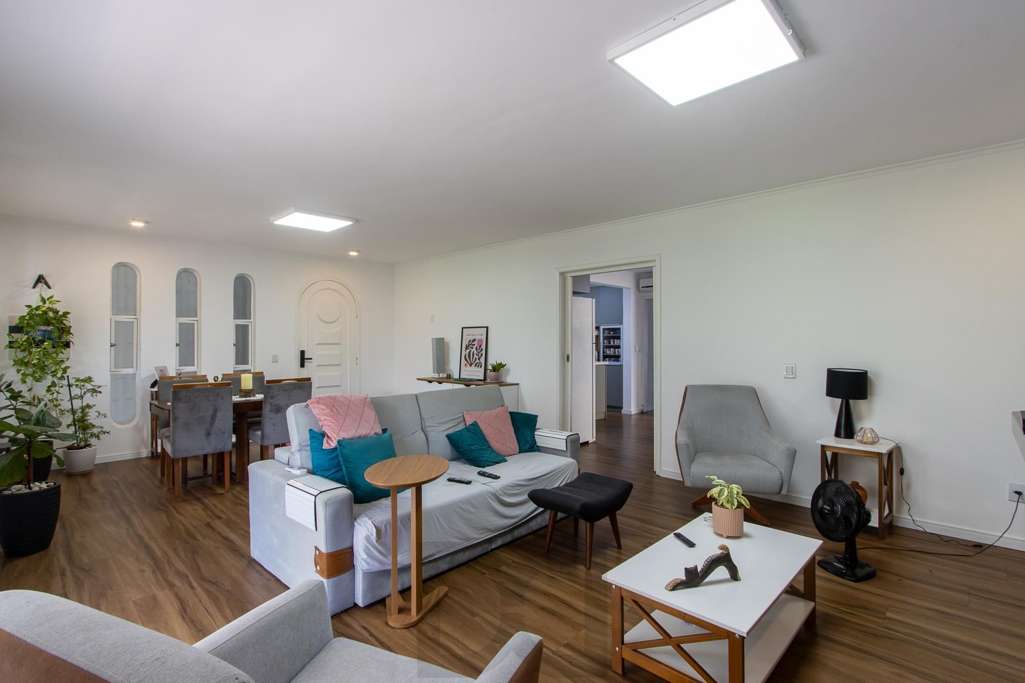 Linda casa totalmente reformada, 3 quartos (1 suite), 2 vagas cobertas - Bairro Nonoai — foto 10