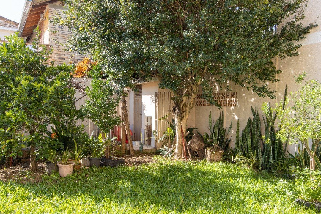Casa de alvenaria, 3 quartos, 1 suíte, 4 banheiros e 5 vagas de garagem. — foto 22