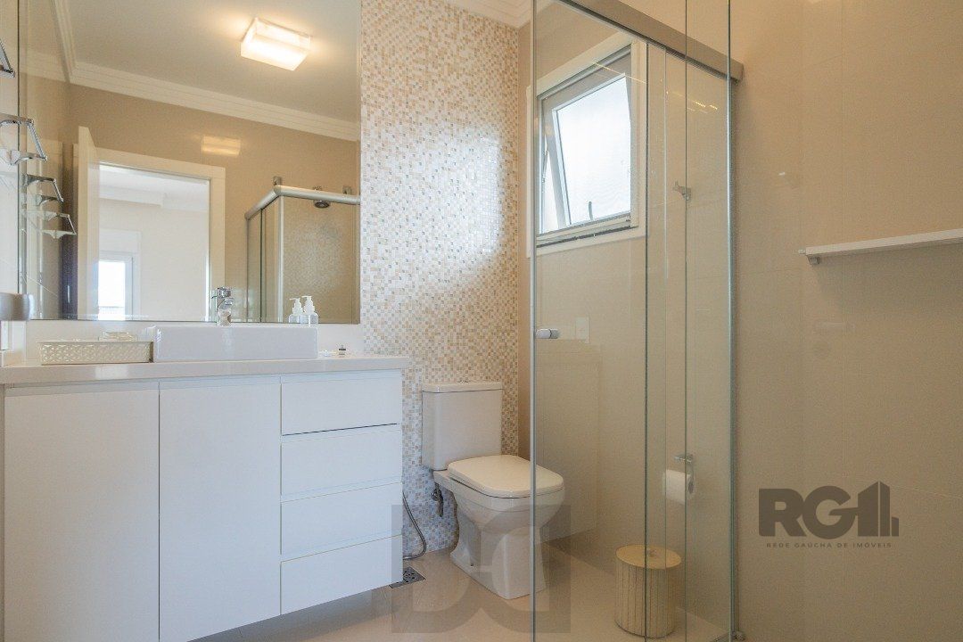 Casa semimobiliada e possui 3 suítes (sendo 1 delas master com closet e hidro) — foto 36
