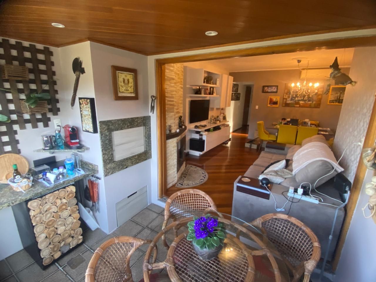 Excelente apartamento 3 dormitórios sendo 01 suíte, Sacada e com Òtima Posição Solar — foto 6