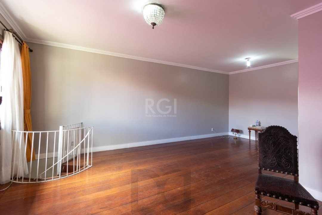 Casa para Venda - 202m², 3 dormitórios, sendo 1 suites, 2 vagas - Cristal — foto 4
