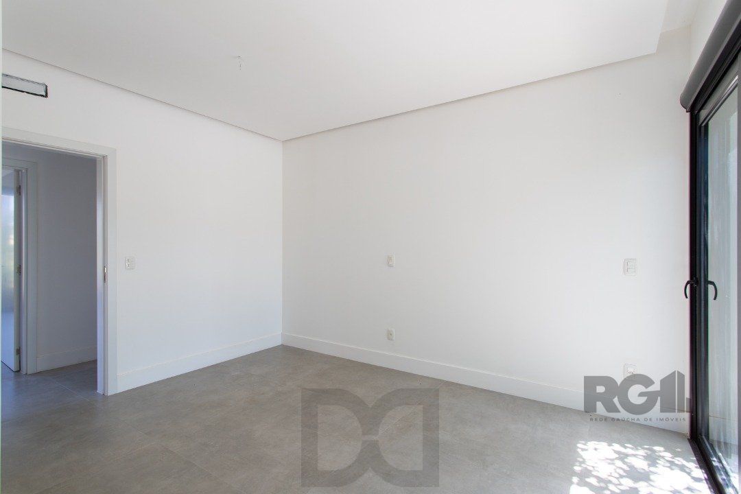 A Casa Le Mans, uma residência térrea de esquina com 389,48m2 de área coberta — foto 41