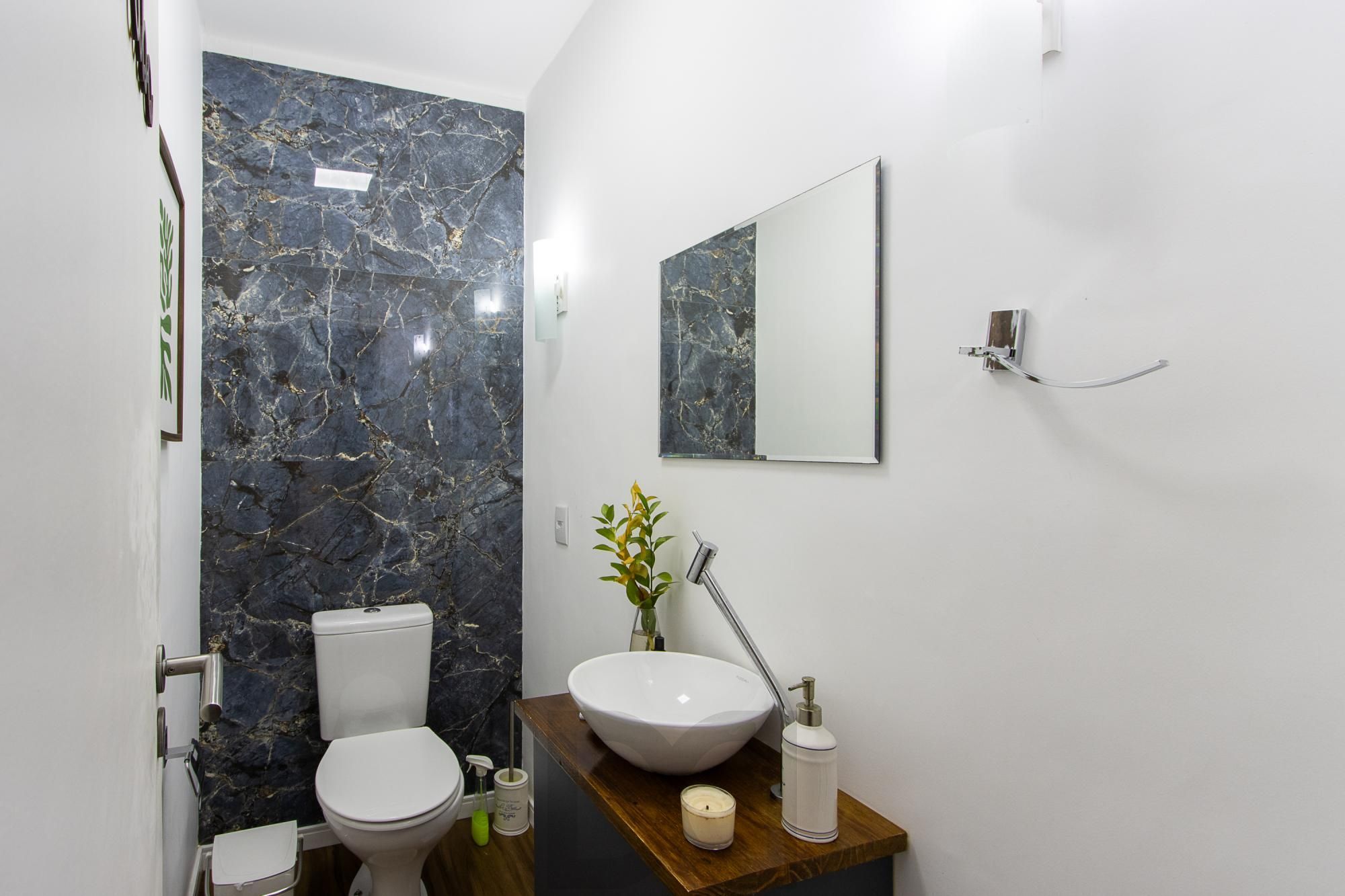 Linda casa totalmente reformada, 3 quartos (1 suite), 2 vagas cobertas - Bairro Nonoai — foto 20