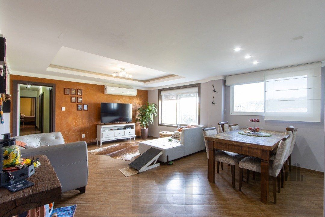 Apartamento reformado de 124m² privativos- 3 dormitórios sendo 1 suíte no bairro Medianeira — foto 1