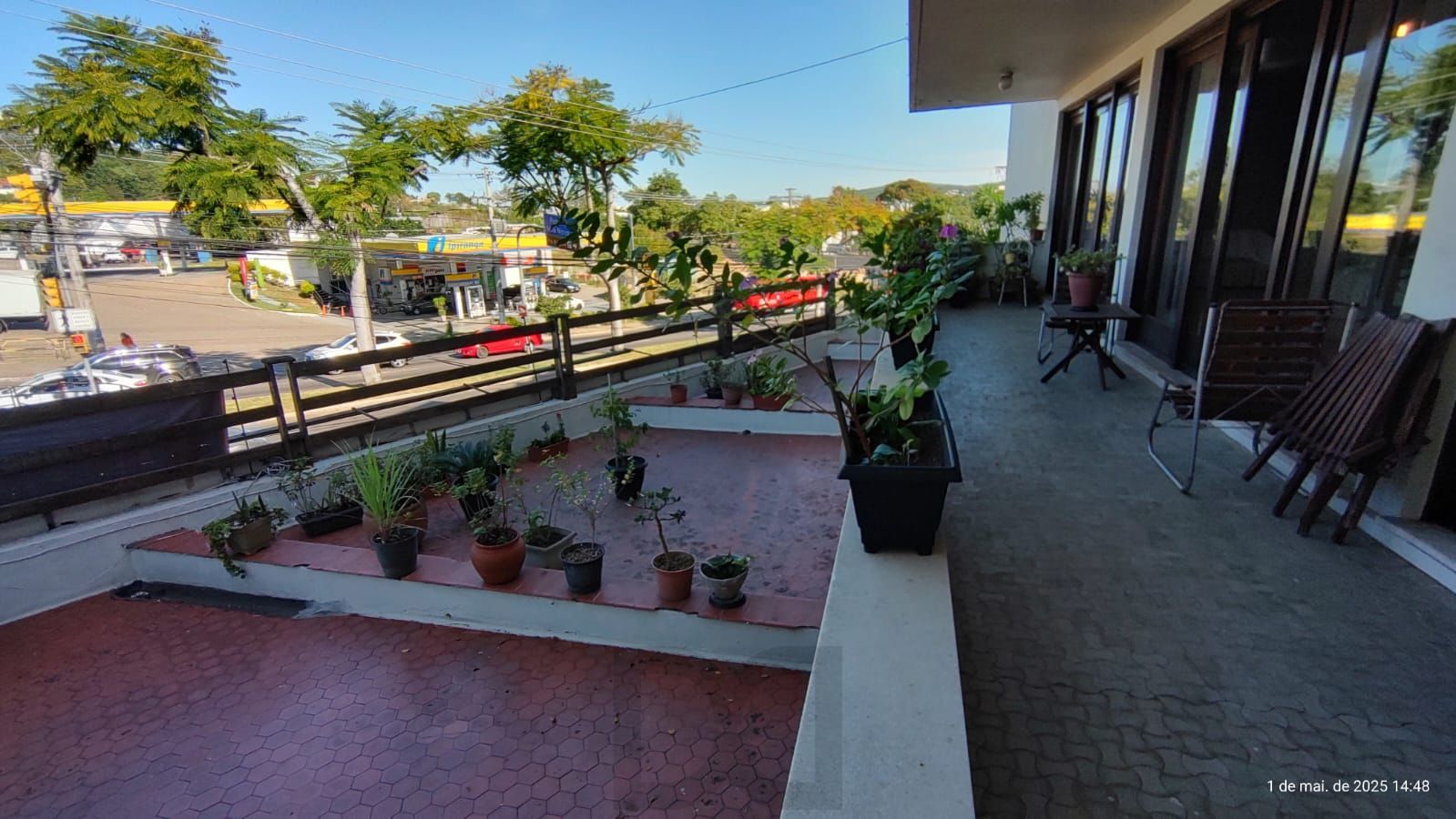 Apartamento de 4 dormitórios, 2 suítes, sacada, living para 2 ambientes bem amplo. — foto 4
