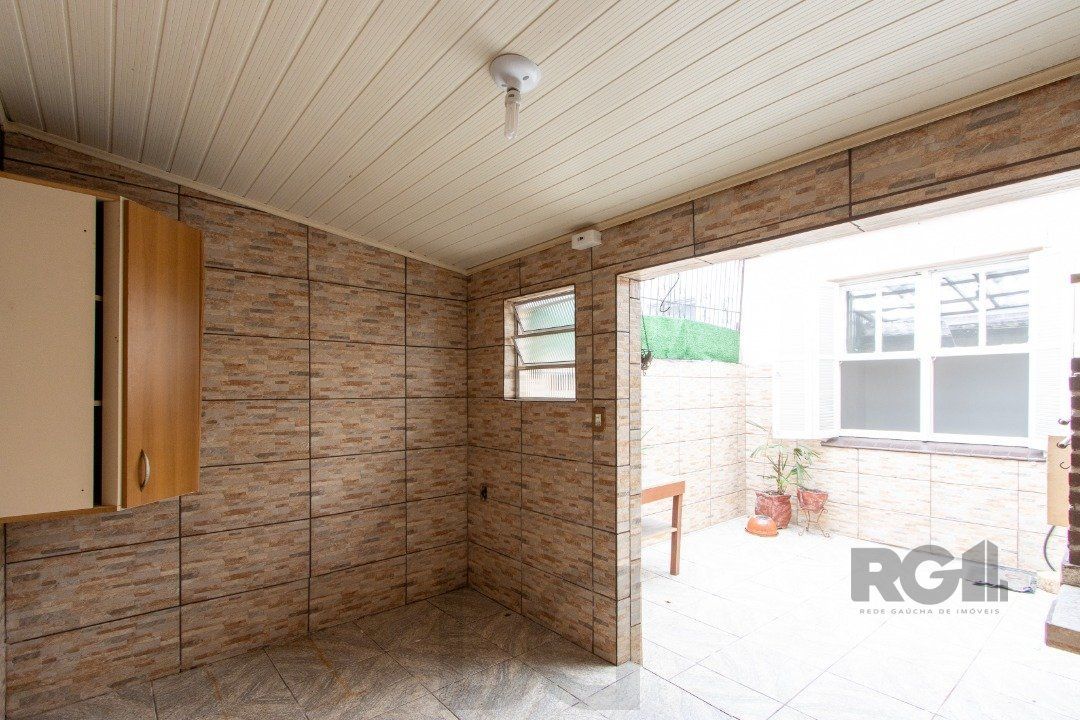 Apartamento térreo, com pátio, 2 quartos - Bairro Menino Deus — foto 31