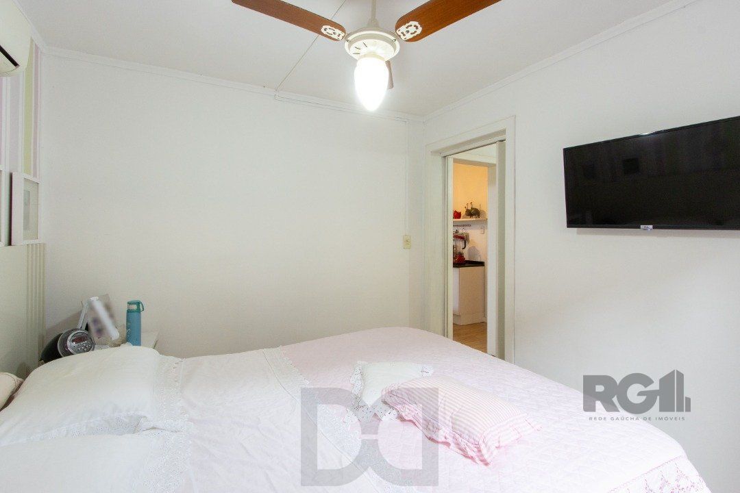 Casa térrea, 3 quartos, edícula, com 2 suites, pátio - Bairro Guarujá — foto 21