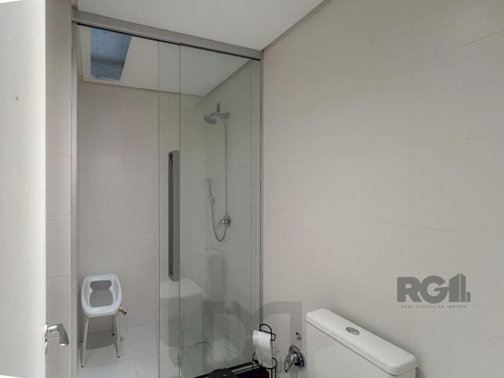 Encantadora residência em condomínio fechado no bairro Hípica. — foto 37