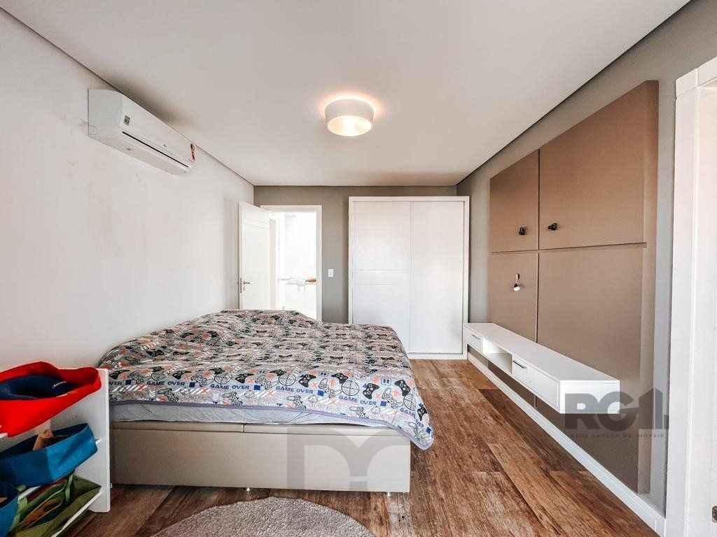 Excelente residência com aproximadamente 242m² privativos, — foto 40