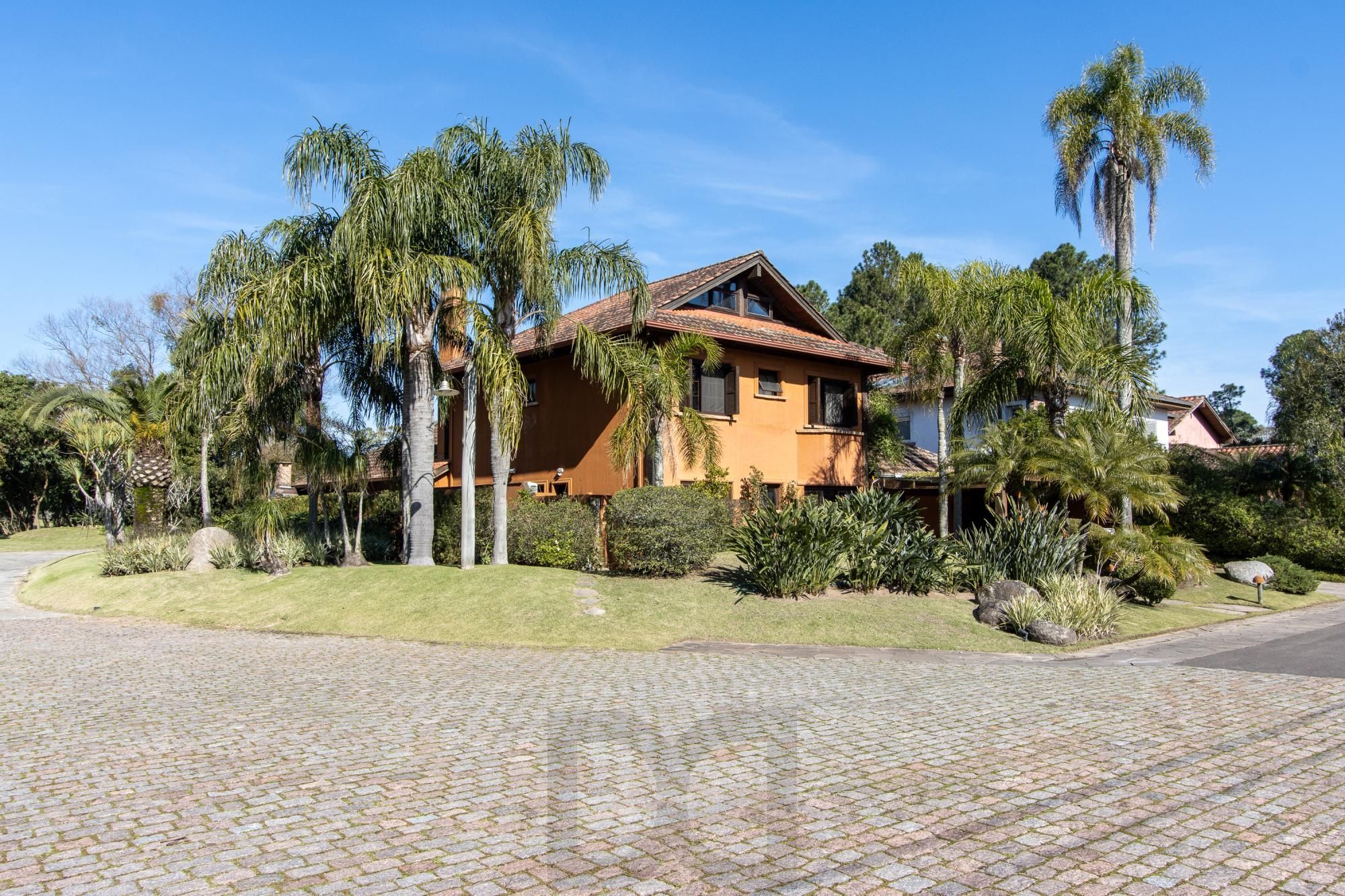Casa à venda no Terra Ville com 6 dormitórios e fundo para o lago. — foto 1