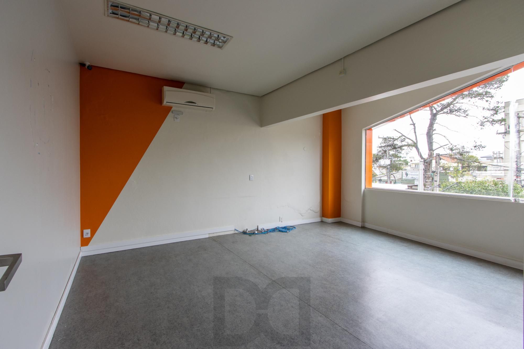 Casa Comercial 2 pisos - Excelente localização e Grande Visibilidade no Bairro Menino Deus - Ideal p/ Clínicas, escolas ou escritórios. — foto 34