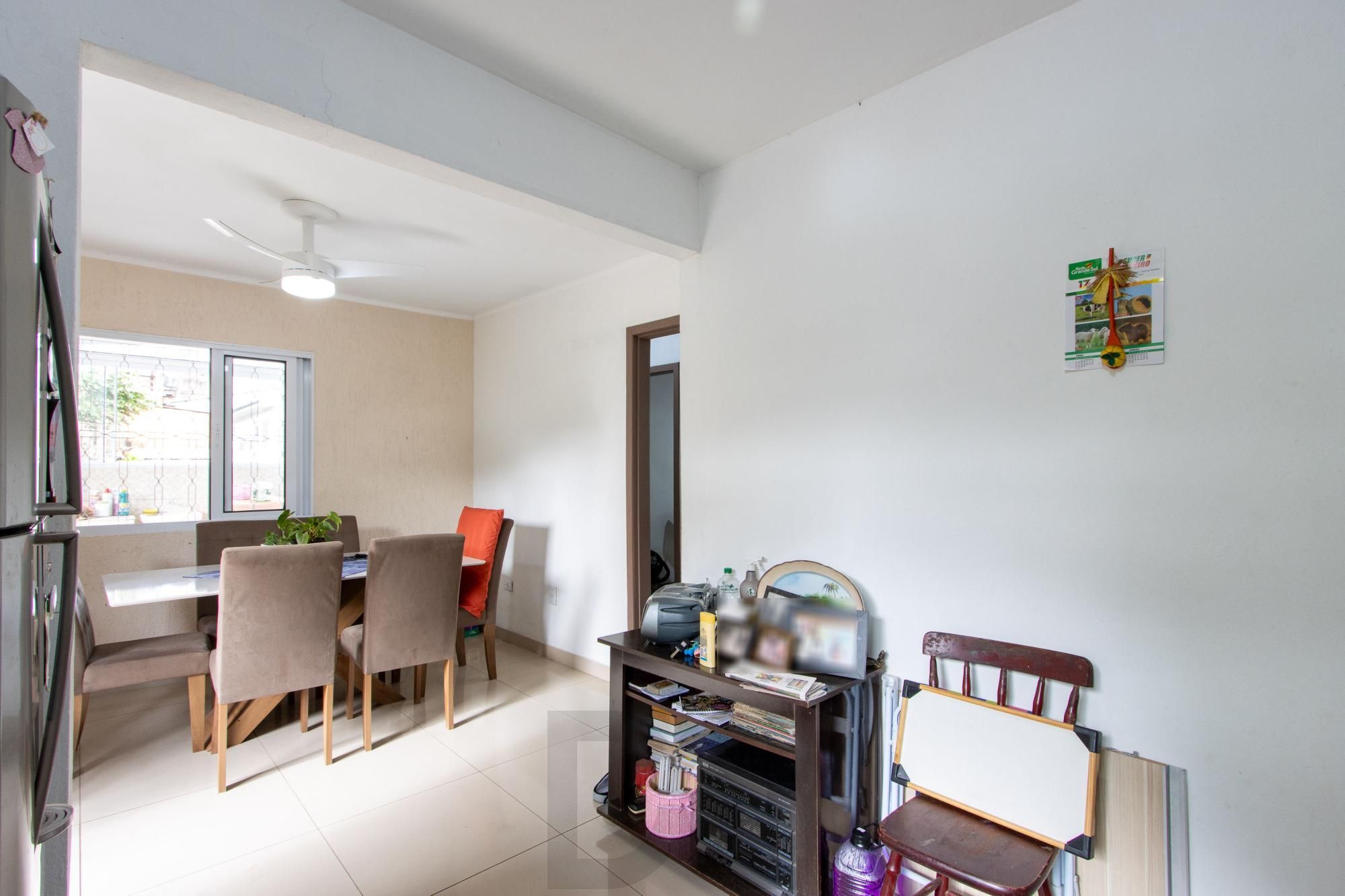 Casa ampla de 2 pavimentos com 4 dormitórios, 1 suite e 4 vagas no bairro Santa Tereza! — foto 34